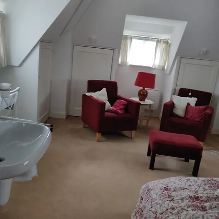 Apartment Zit Slaapkamer Op De 2e Etage In Rietgedekte Met Gedeelde Douche En Keuken