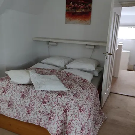 Zit Slaapkamer Op De 2e Etage In Rietgedekte Met Gedeelde Douche En Keuken