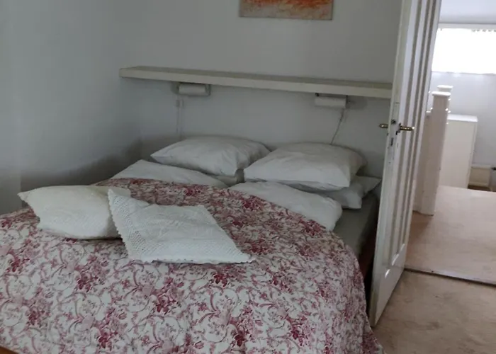 Zit Slaapkamer Op De 2e Etage In Rietgedekte Met Gedeelde Douche En Keuken